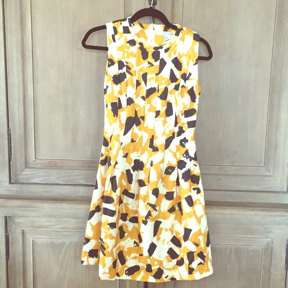 H&M -Fitted white, black and yellow pleated dress!